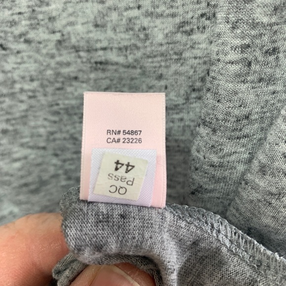 Victoria’s Secret M Short sleeve v neck tshirt EUC - Picture 5 of 6